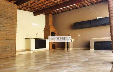 Imagem: A casa possui 3 Dormitórios, 3 Banheiros, 2 Vagas na garagem