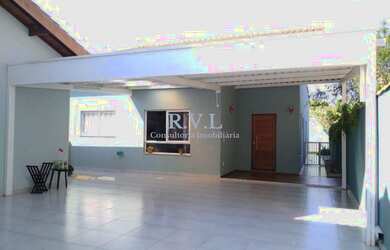 Imagem: A casa possui 4 Dormitórios, 4 Banheiros, 5 Vagas na garagem