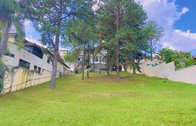 Imagem: O terreno possui 927m² de Área e está localizado em Alphaville