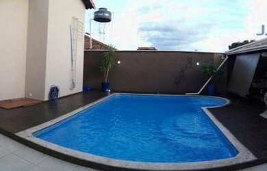 Imagem: A casa possui 3 Dormitórios, 4 Banheiros, 4 Vagas na garagem