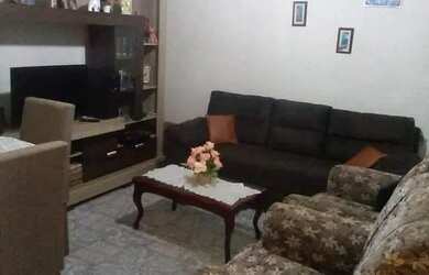 Imagem: A casa possui 3 Dormitórios, 1 Banheiro, 1 Vaga na garagem