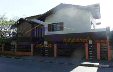 Imagem: A casa em condomínio possui 4 Dormitórios, 4 Banheiros, 600m²