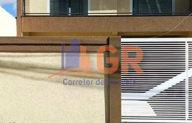 Imagem: A casa possui 3 Dormitórios, 3 Banheiros, 2 Vagas na garagem