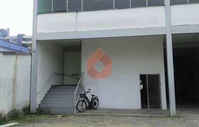 Imagem: O depósito possui 656m² de Área e está localizado em Centro