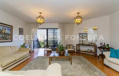 Imagem: A casa possui 3 Dormitórios, 5 Banheiros, 3 Vagas na garagem