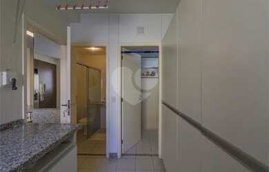 Imagem 13: Alto de Pinheiros. Piscina, Varanda, Área de serviçoe166m² de Área