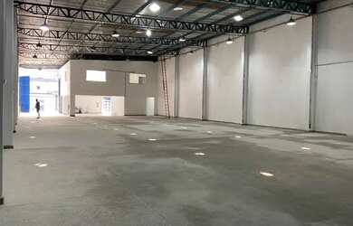 Imagem 2: ALUHO GALPAO COM 600 M2. 5 Vagas na garagem
