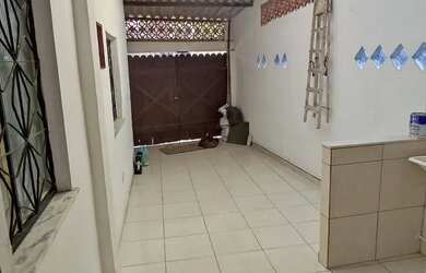 Imagem: A casa possui 2 Dormitórios, 1 Banheiro, 1 Vaga na garagem