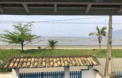 Imagem: A casa possui 4 Dormitórios, 3 Banheiros, 289m² de Área