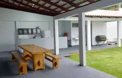 Imagem: A casa possui 3 Dormitórios, 3 Banheiros, 2 Vagas na garagem