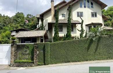 Imagem: O apartamento possui 4 Dormitórios, 3 Banheiros, 3 Vagas na