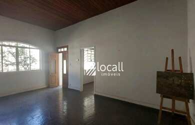 Imagem: A casa possui 4 Dormitórios, 5 Banheiros, 3 Vagas na garagem