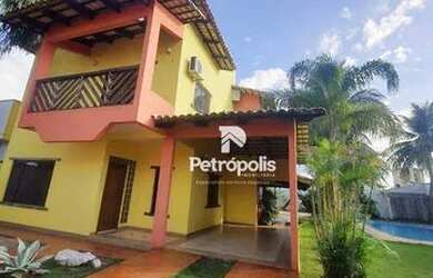 Imagem: A casa possui 3 Dormitórios, 3 Banheiros, 244m² de Área e