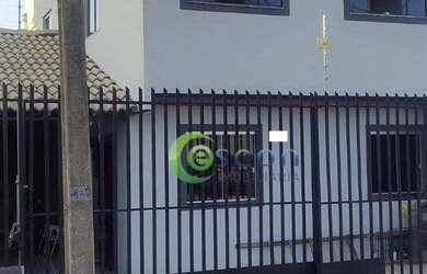 Imagem: A casa possui 4 Dormitórios, 2 Banheiros, 3 Vagas na garagem