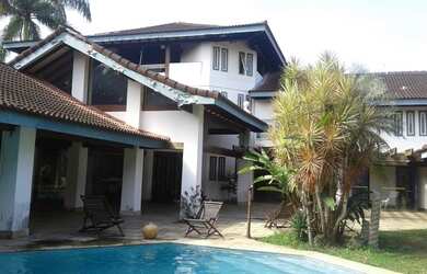 Imagem: A casa em condomínio possui 5 Dormitórios, 5 Banheiros, 4