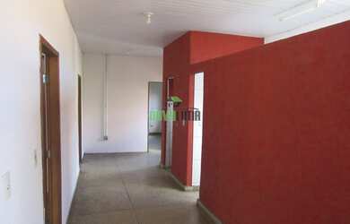 Imagem: A casa possui 3 Dormitórios, 2 Banheiros, 3 Vagas na garagem