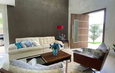 Imagem: A casa em condomínio possui 3 Dormitórios, 2 Banheiros, 3