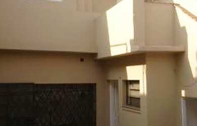 Imagem: O depósito possui 3 Vagas na garagem, 220m² de Área e está