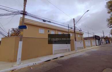 Imagem: A casa possui 2 Dormitórios, 2 Banheiros, 2 Vagas na garagem