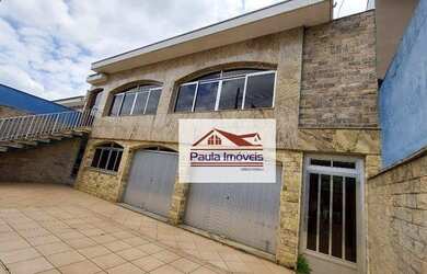 Imagem: A casa possui 3 Dormitórios, 1 Banheiro, 2 Vagas na garagem