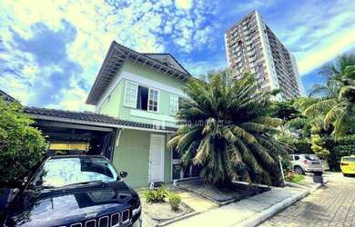 Imagem: A casa em condomínio possui 4 Dormitórios, 2 Banheiros, 3