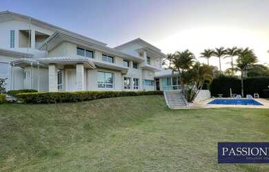 Imagem: A casa possui 5 Dormitórios, 2 Banheiros, 5 Vagas na garagem