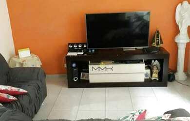 Imagem: A casa possui 2 Dormitórios, 2 Banheiros, 1 Vaga na garagem