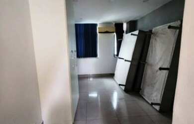 Imagem: O apartamento possui 1 Dormitório, 1 Banheiro, 1 Vaga na garagem