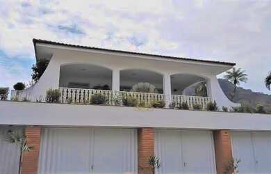 Imagem: A casa possui 4 Dormitórios, 5 Banheiros, 5 Vagas na garagem