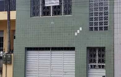 Imagem: A casa possui 5 Dormitórios, 3 Banheiros, 1 Vaga na garagem