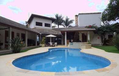 Imagem: A casa em condomínio possui 4 Dormitórios, 5 Banheiros, 4