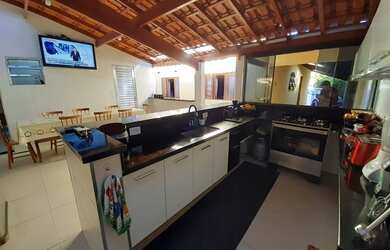 Imagem: A casa possui 3 Dormitórios, 1 Banheiro, 105m² de Área e