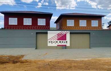 Imagem: A casa possui 4 Dormitórios, 2 Banheiros, 2 Vagas na garagem