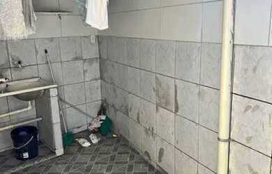 Imagem: A casa possui 2 Dormitórios, 1 Banheiro, 1 Vaga na garagem