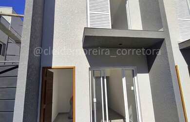 Imagem: A casa possui 2 Dormitórios, 2 Banheiros, 1 Vaga na garagem