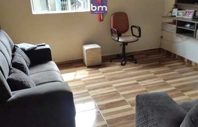 Imagem: A casa possui 4 Dormitórios, 3 Banheiros, 2 Vagas na garagem