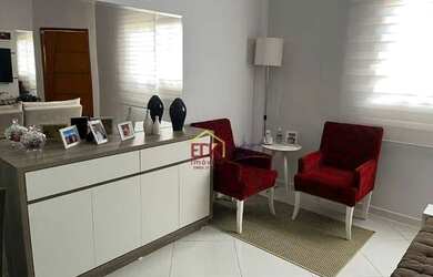 Imagem: A casa possui 3 Dormitórios, 2 Banheiros, 4 Vagas na garagem