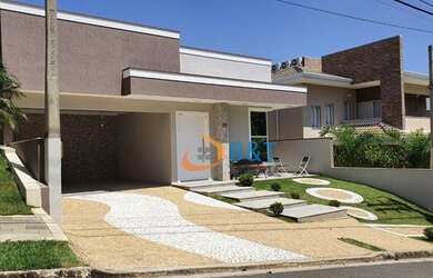 Imagem: A casa possui 3 Dormitórios, 3 Banheiros, 4 Vagas na garagem