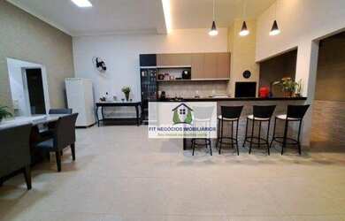 Imagem: A casa possui 3 Dormitórios, 3 Banheiros, 2 Vagas na garagem