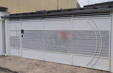 Imagem: A casa e possui 3 Dormitórios, Suítes, 2 Banheiros, 2 Vagas