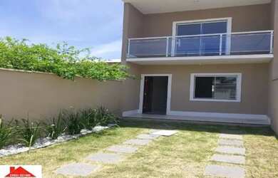 Imagem: A casa possui 2 Dormitórios, 2 Banheiros, 2 Vagas na garagem