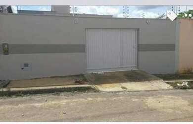 Imagem: A casa possui 2 Dormitórios, 2 Vagas na garagem e está localizado