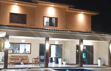 Imagem: A casa possui 4 Dormitórios, 4 Vagas na garagem e está localizado