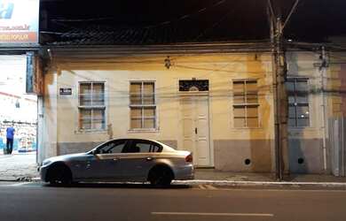 Imagem: A casa possui 2 Dormitórios, 1 Banheiro, 230m² de Área e