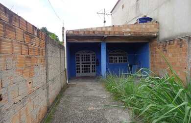 Imagem: A casa possui 1 Dormitório, 1 Banheiro, 3 Vagas na garagem