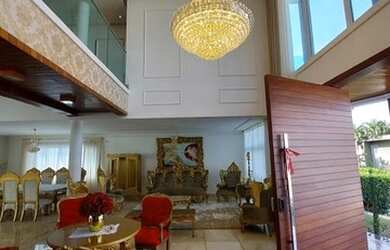 Imagem: A casa em condomínio possui 4 Dormitórios, 5 Banheiros, 4