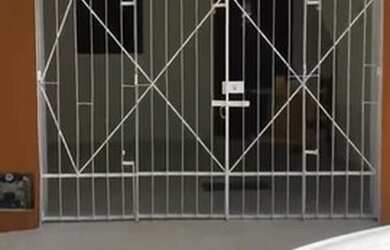 Imagem: A casa possui 2 Dormitórios, 2 Banheiros e 1 Vaga na garagem