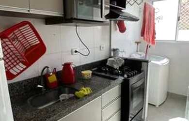 Imagem: O apartamento possui 2 Dormitórios, 1 Banheiro, 1 Vaga na garagem