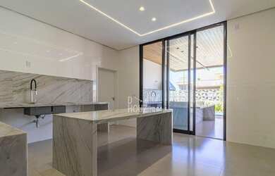 Imagem: A casa em condomínio possui 3 Dormitórios, 5 Banheiros, 4