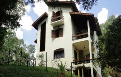 Imagem: A casa em condomínio possui 4 Dormitórios, 4 Banheiros, 3